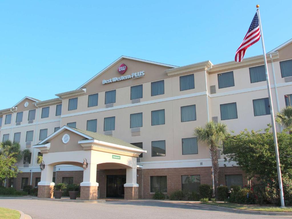 hotels with balcony in Valdosta