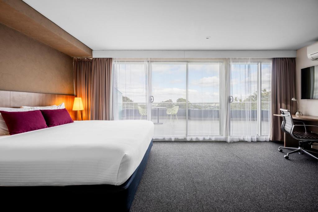 hotels with balcony in Sydney Parramatta