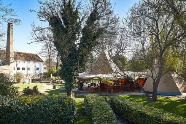 hotels with balcony in Suffolk