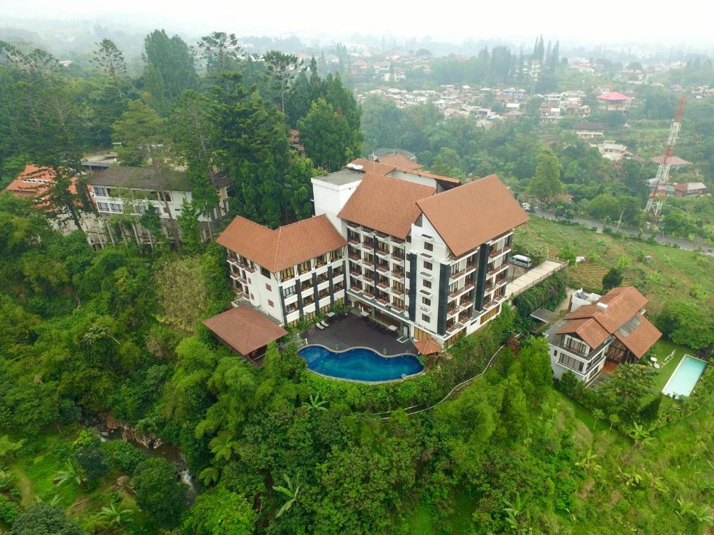 hotels with balcony in Puncak