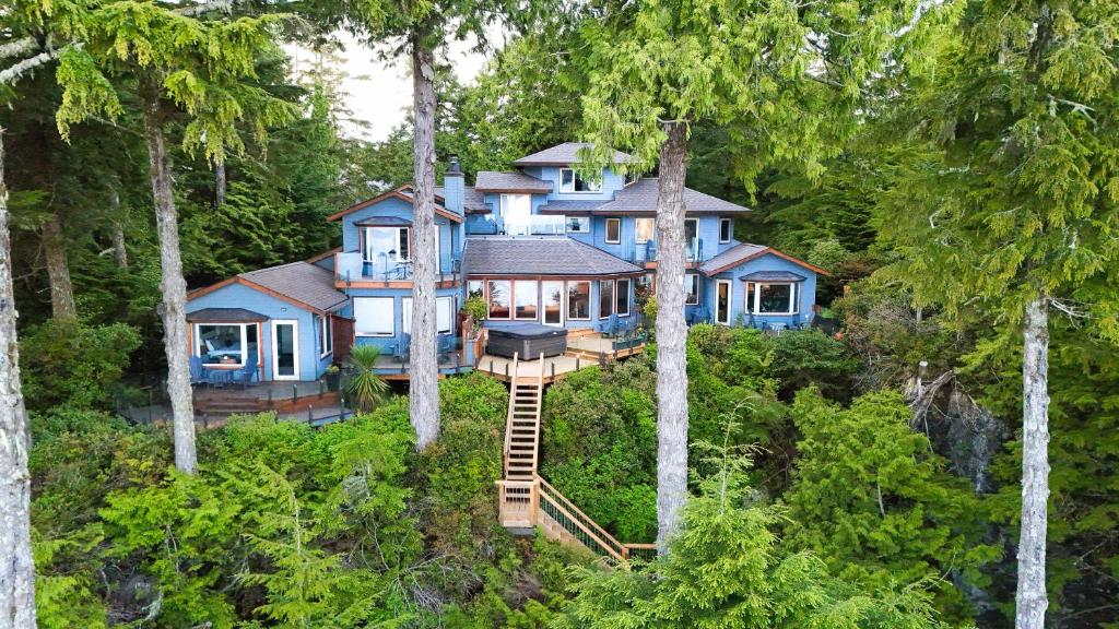 hotels with balcony in Vancouver Island