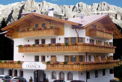 hotels with balcony in Selva Di Val Gardena