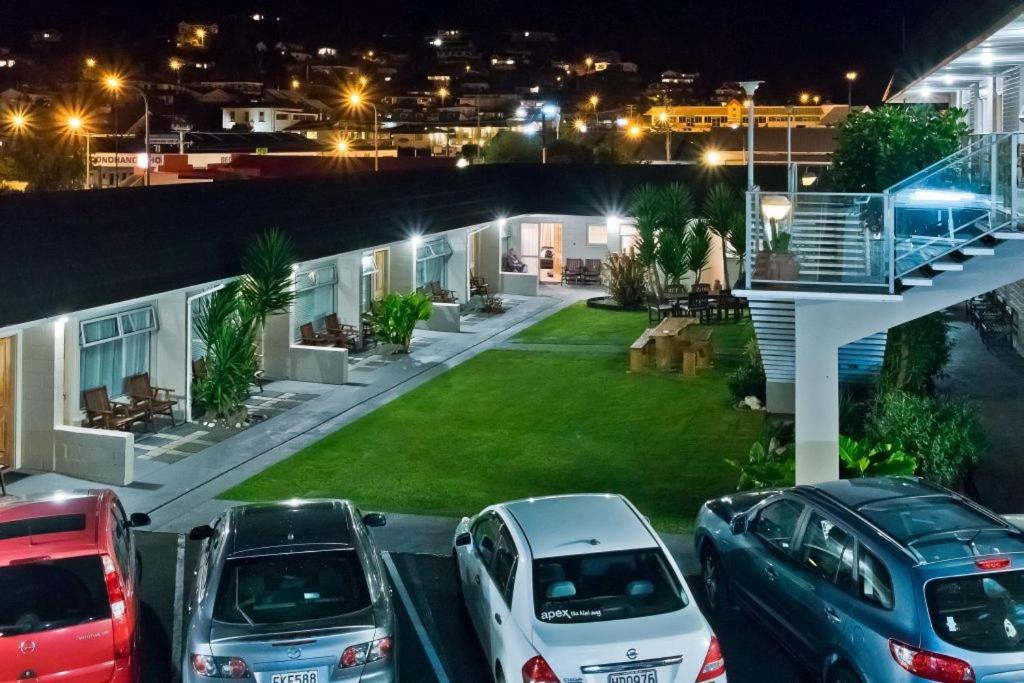 hotels with balcony in Picton New Zealand