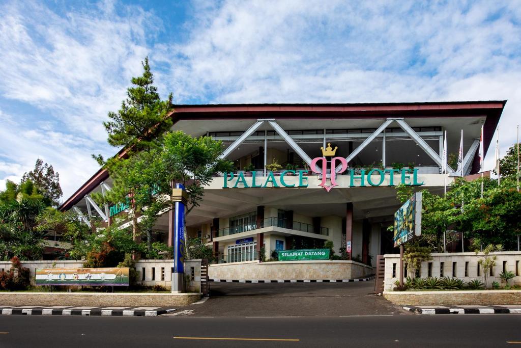 hotels with balcony in Puncak