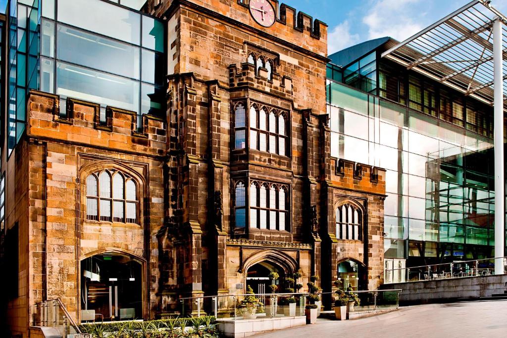 hotels with balcony in Lothian