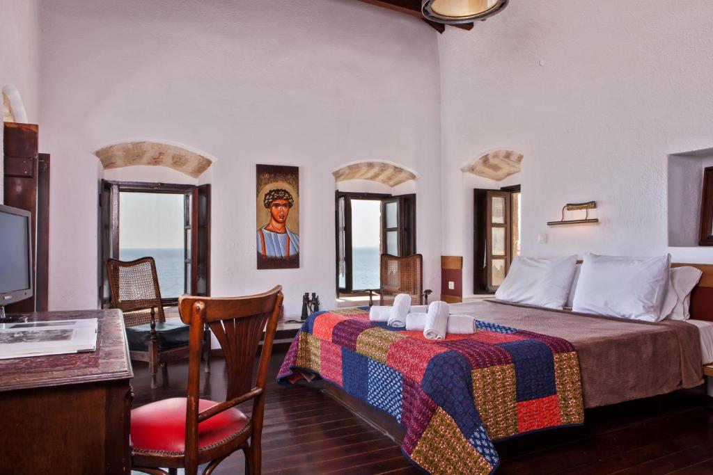 hotels with balcony in Monemvasia