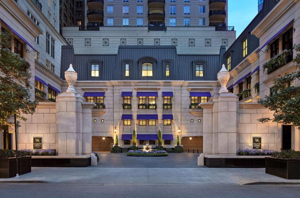 hotels with balcony in Chicago