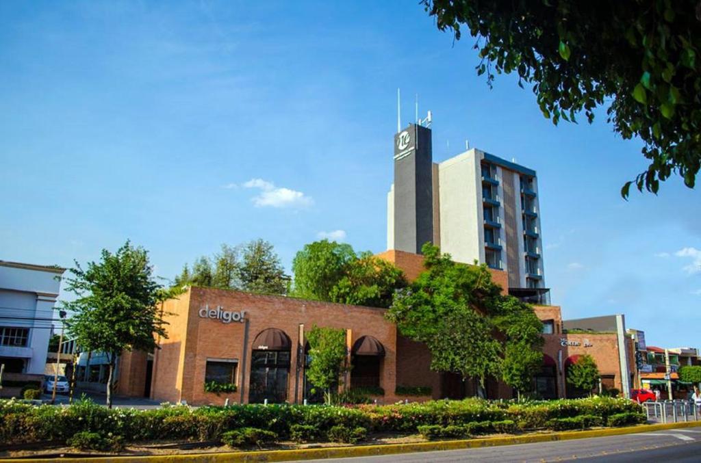 hotels with balcony in Leon