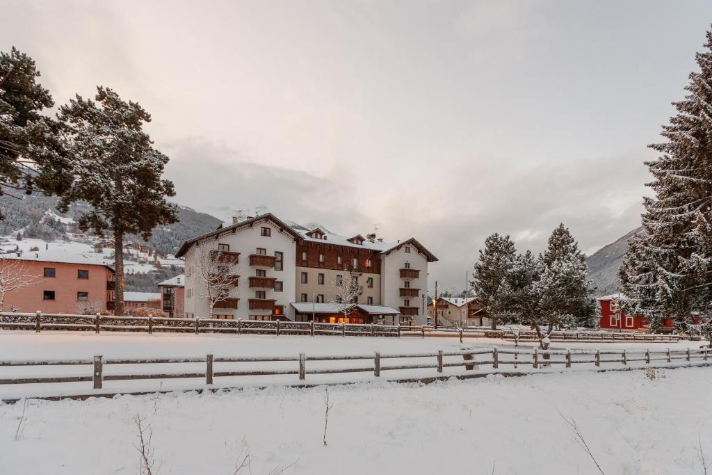 hotels with balcony in Bormio