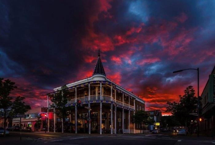 hotels with balcony in Flagstaff