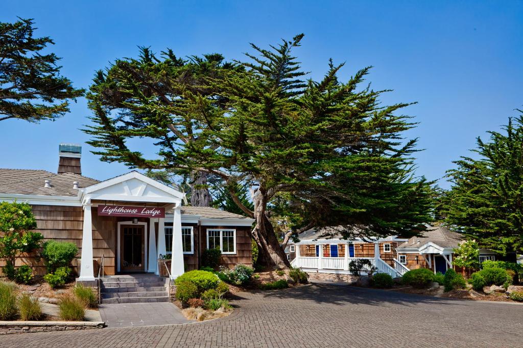 hotels with balcony in Pacific Grove