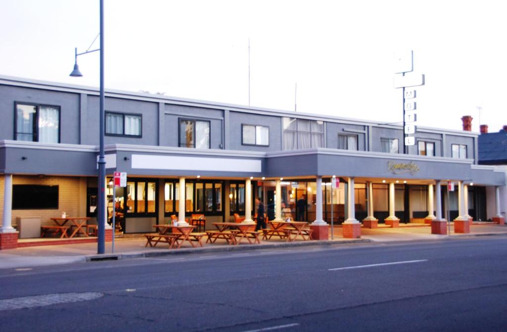 hotels with balcony in Albury