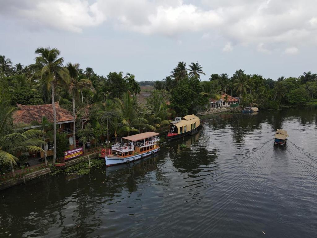 hotels with balcony in Alleppey Swetamber Jain Temple