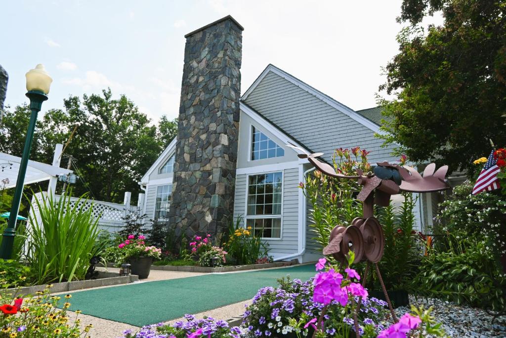 hotels with balcony in White Mountains