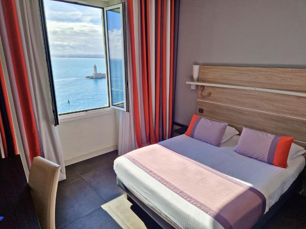 hotels with balcony in Nice Nice Port