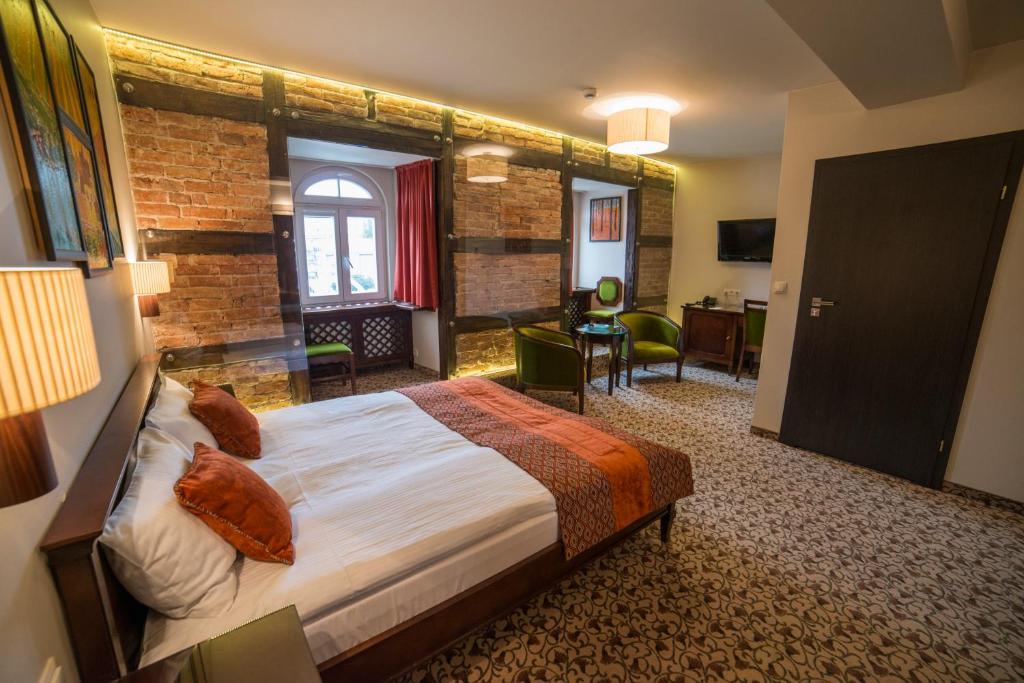 hotels with balcony in Opole