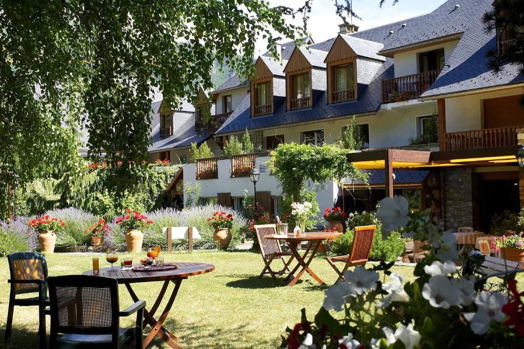 hotels with balcony in French Pyrenees