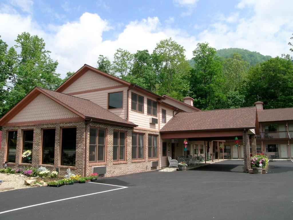 hotels with balcony in Appalachian Mountains