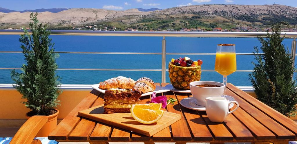 hotels with balcony in Pag