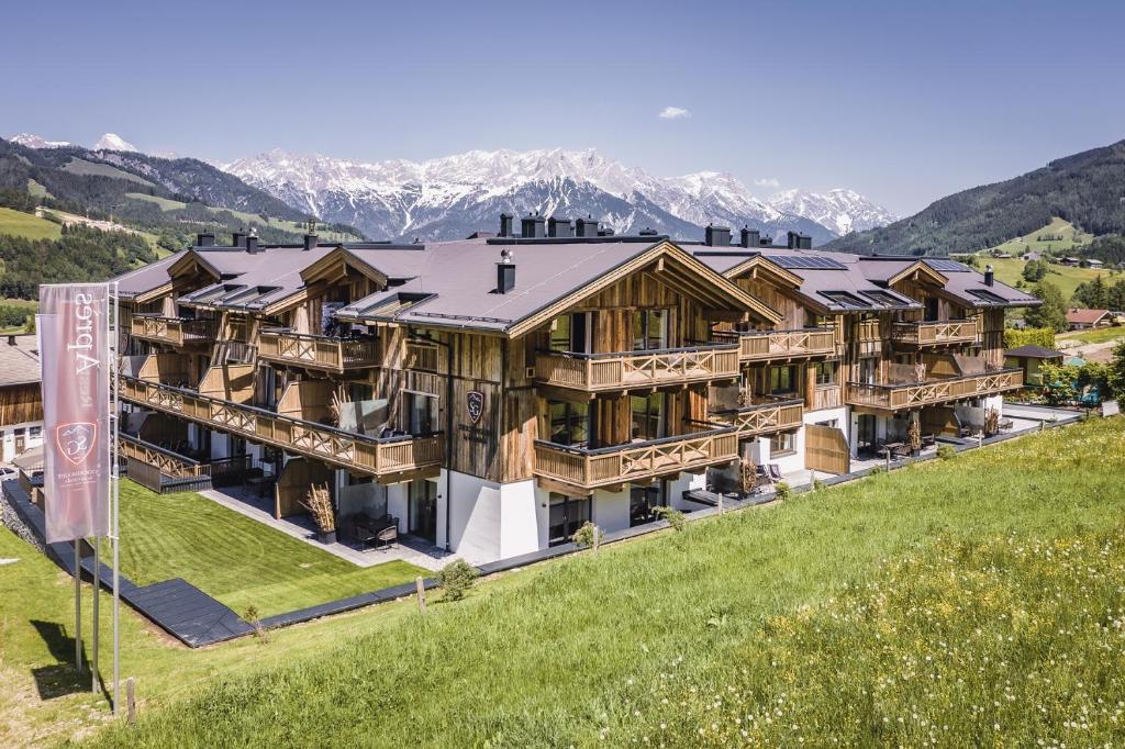 hotels with balcony in Leogang