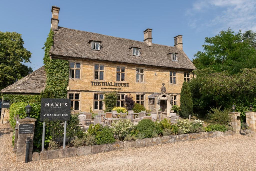 hotels with balcony in Bourton On The Water