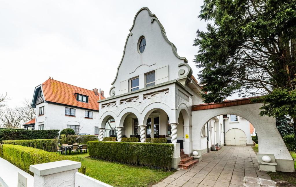 hotels with balcony in De Haan