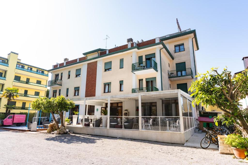 hotels with balcony in Caorle