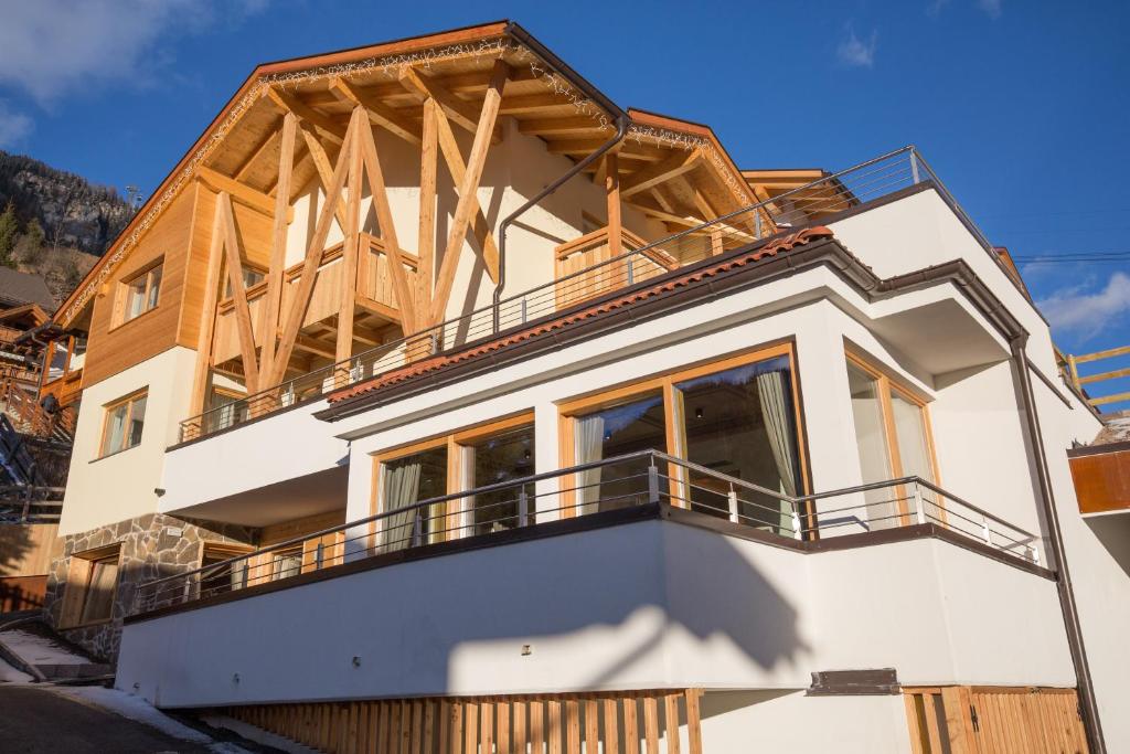 hotels with balcony in Val Di Fassa