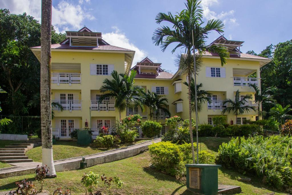 hotels with balcony in Ocho Rios