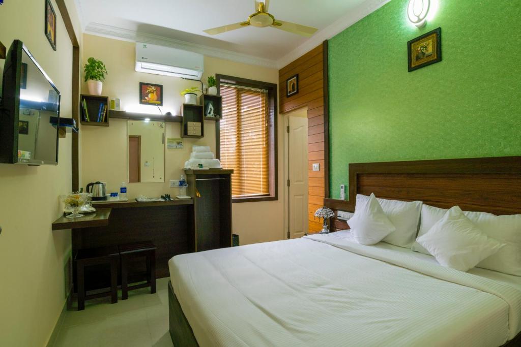 hotels with balcony in Nedumbassery