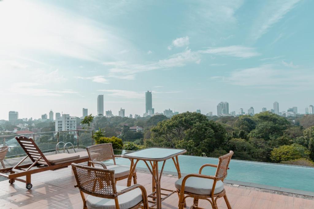 hotels with balcony in Colombo