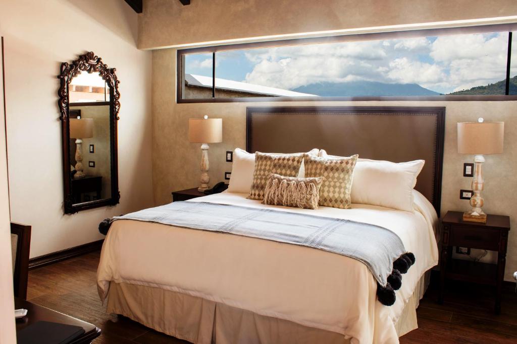 hotels with balcony in Antigua Guatemala