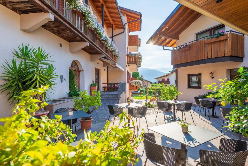 hotels with balcony in Termeno