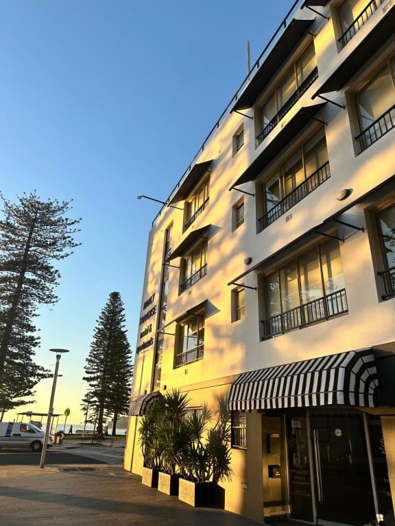 hotels with balcony in Sydney Manly