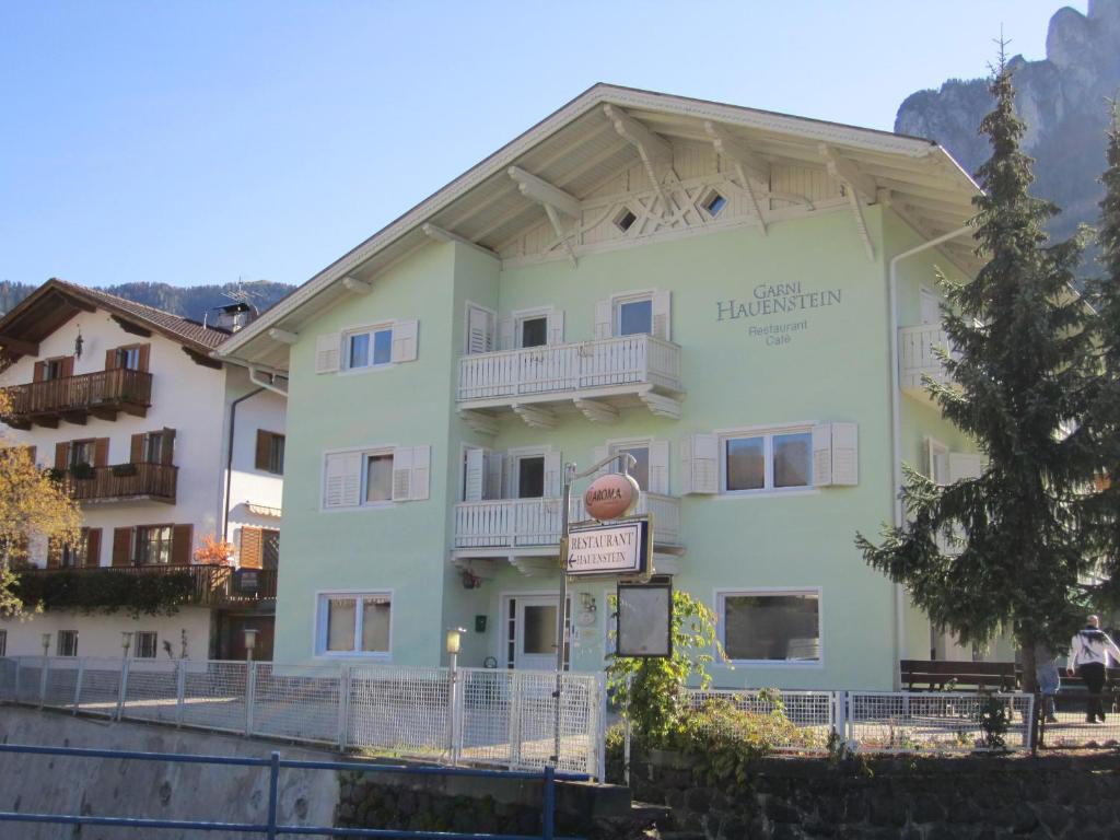 hotels with balcony in Siusi