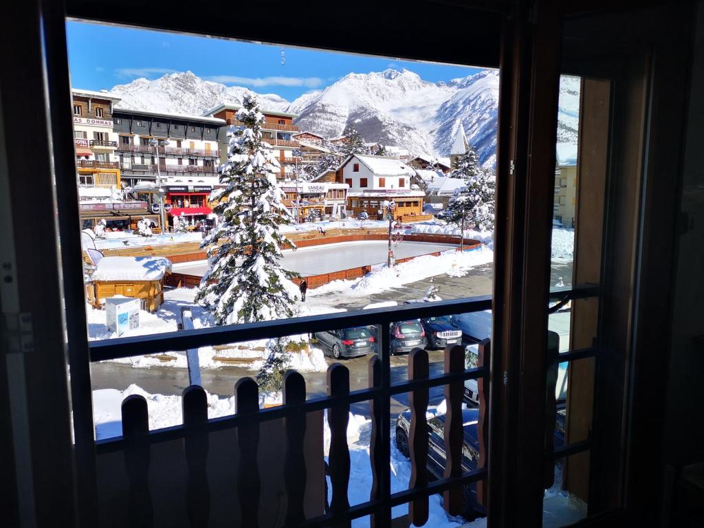 hotels with balcony in Auron