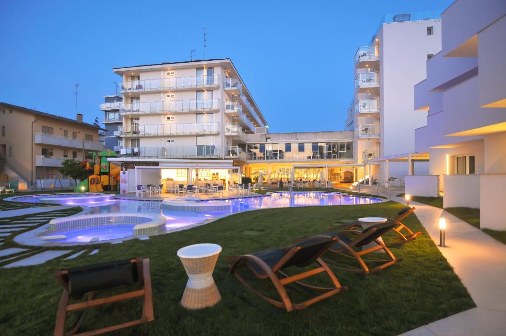 hotels with balcony in Caorle