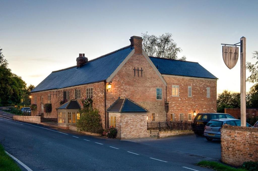 hotels with balcony in Wiltshire