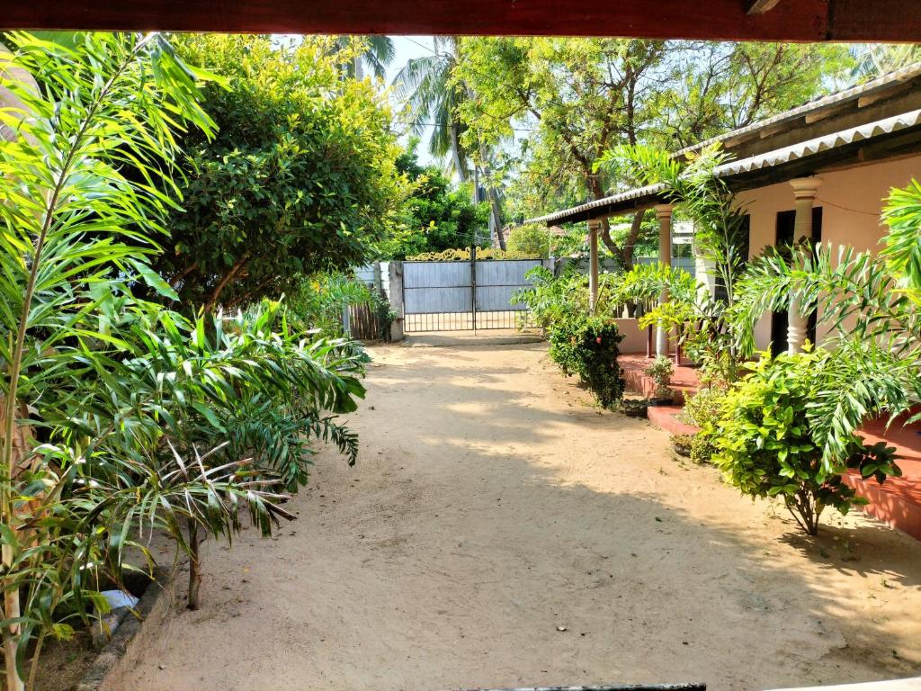 hotels with balcony in Nilaveli