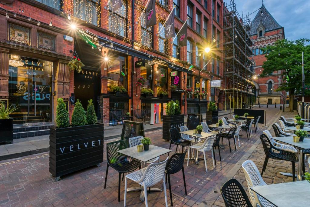 hotels with balcony in Manchester