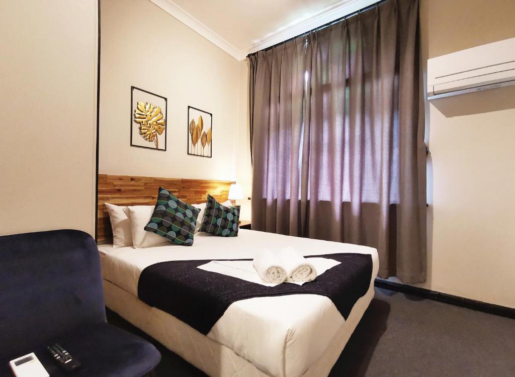 hotels with balcony in Sydney Potts Point