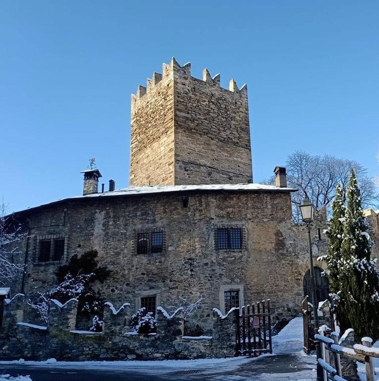 hotels with balcony in Aosta