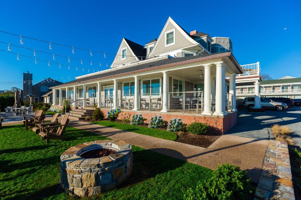 hotels with balcony in Rhode Island