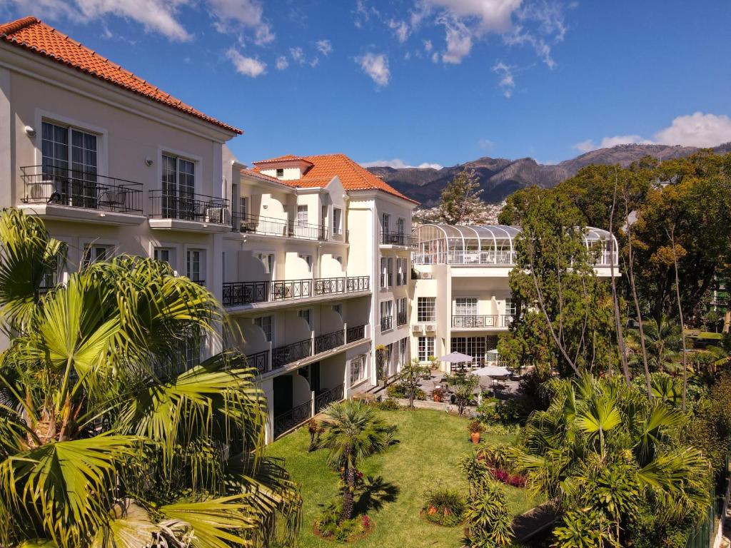 hotels with balcony in Funchal