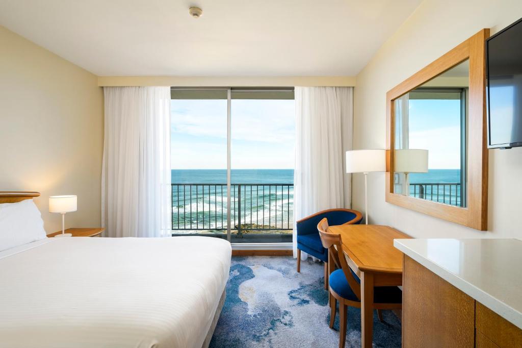 hotels with balcony in Newcastle Australia