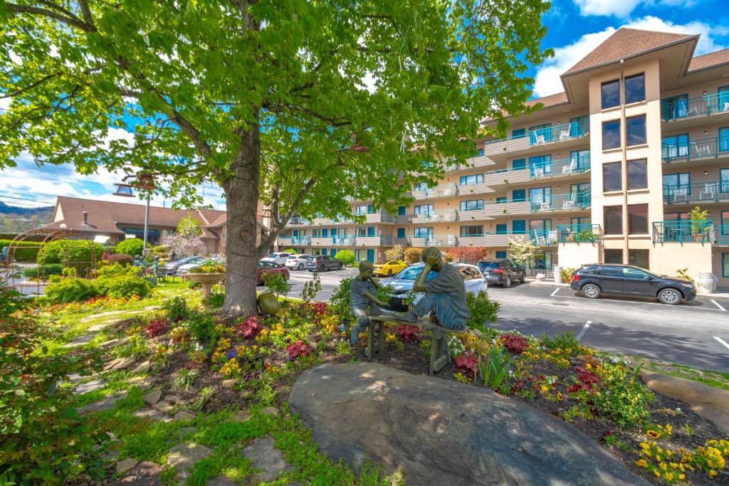 hotels with balcony in Pigeon Forge The Great Smoky Mountain Wheel