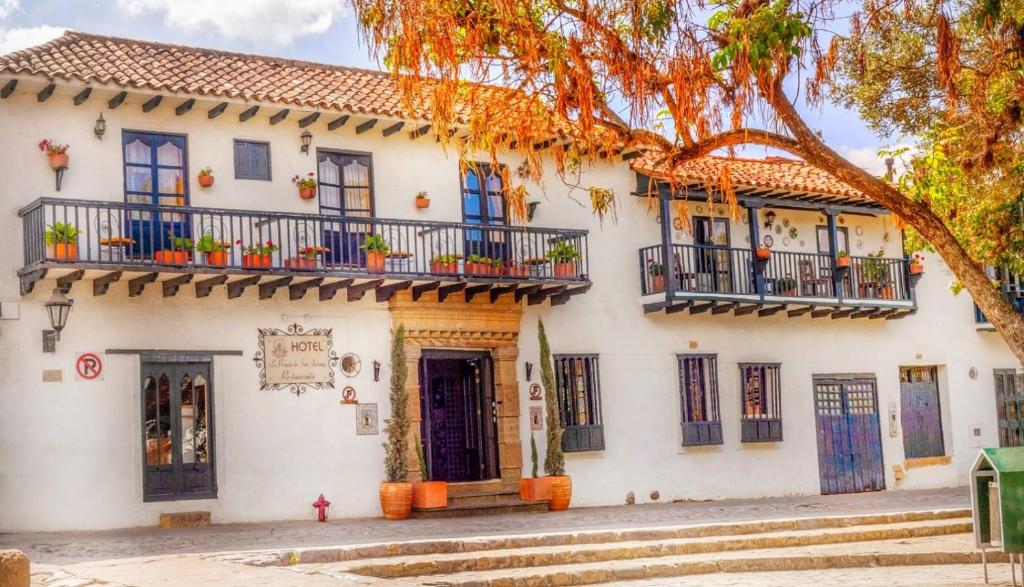 hotels with balcony in Villa De Leyva