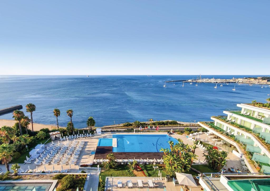 hotels with balcony in Cascais