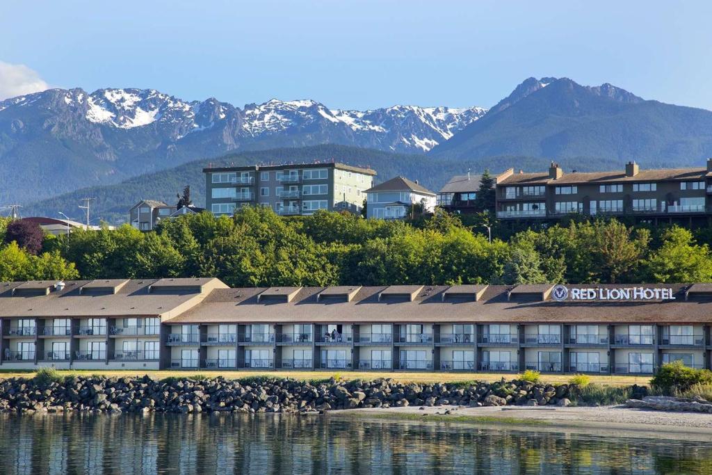 hotels with balcony in Port Angeles