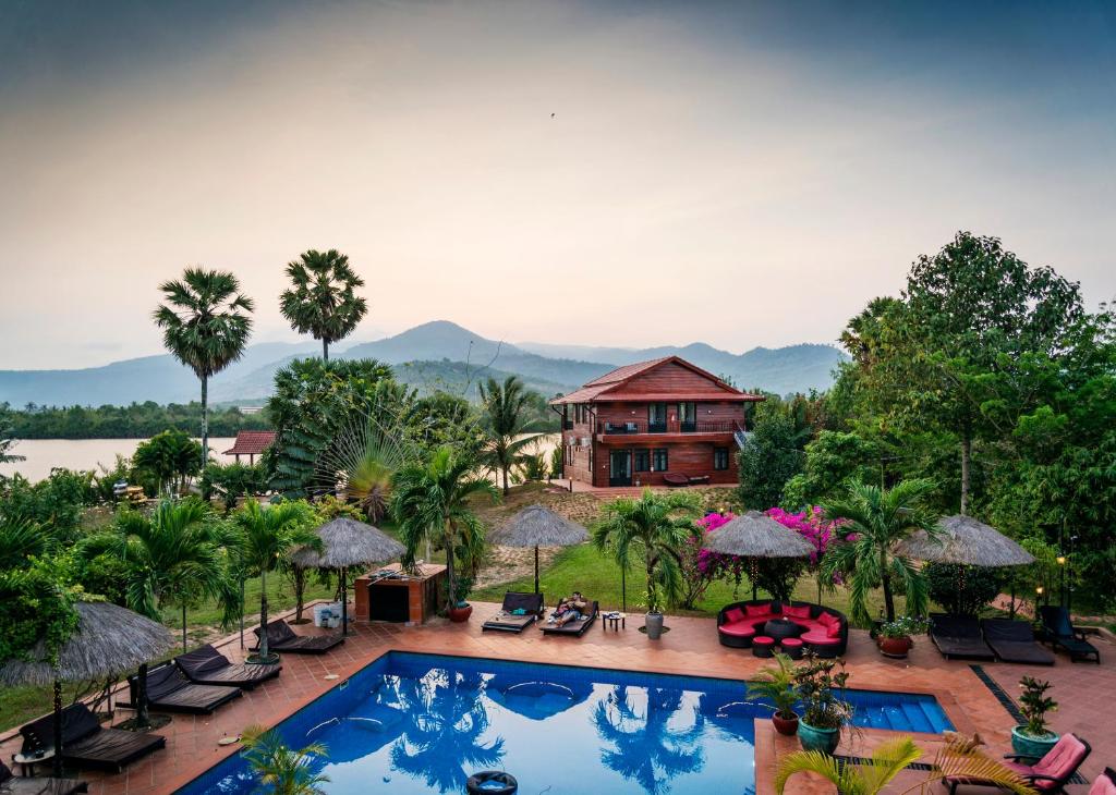 hotels with balcony in Kampot